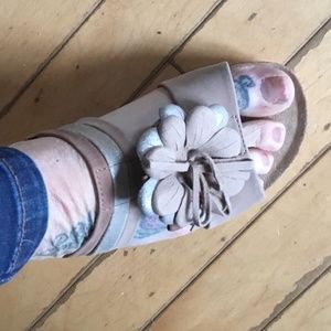 Almost New Josef Seibel Tan Beige Flower Sandals